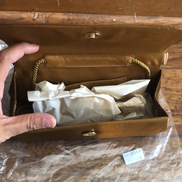 BRAND NEW BRONZE CLUTCH PURSE IT IS SMALL! NEW WITH TAGS ON IT! SMOKE FREE HOME - Picture 5 of 8